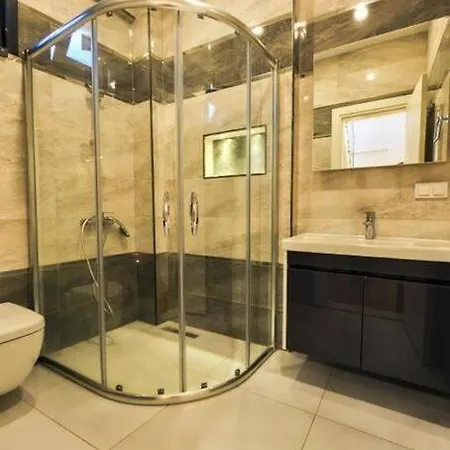 Villa Sleeps 4 Luxury With Lake View Inside Facility - Awz 300,1