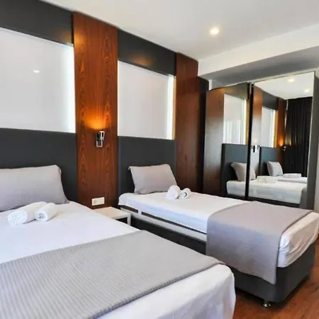 Villa Sleeps 4 Luxury With Lake View Inside Facility - Awz 300,1
